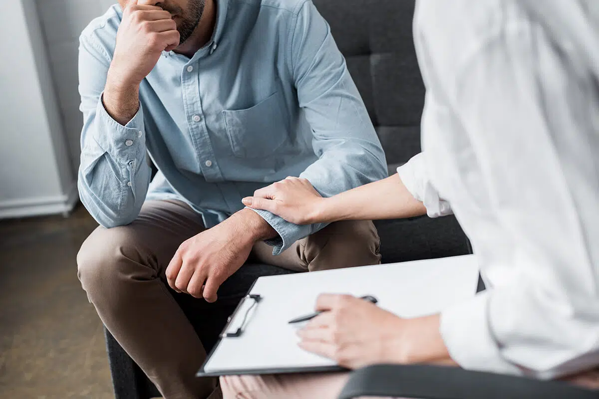 woman conducting an intervention for boyfriend after learning How to Help an Alcoholic