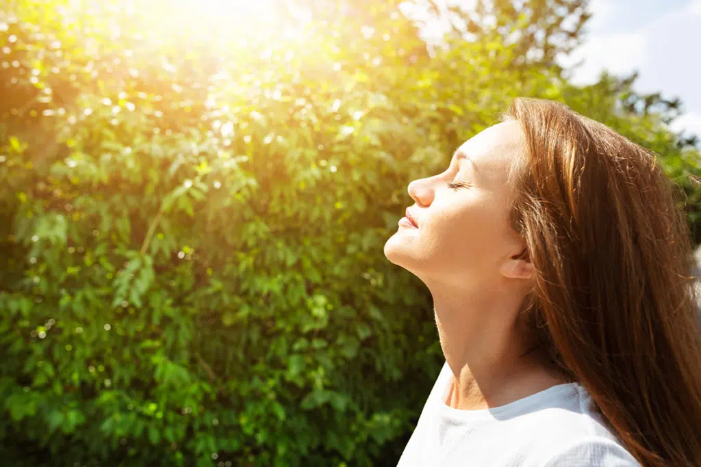 woman enjoying the sunshine after she stopped drinking