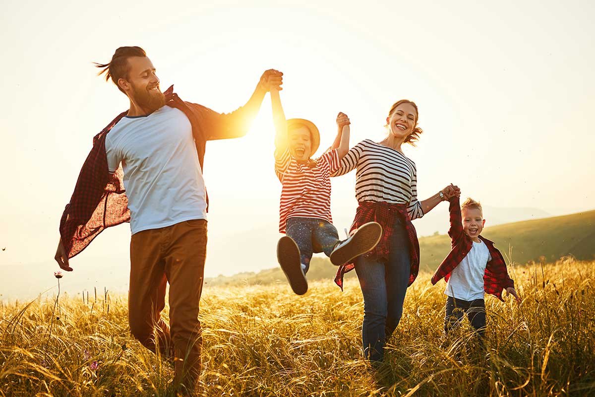 How-Family-Therapy-Helps-Addiction family participates in therapy