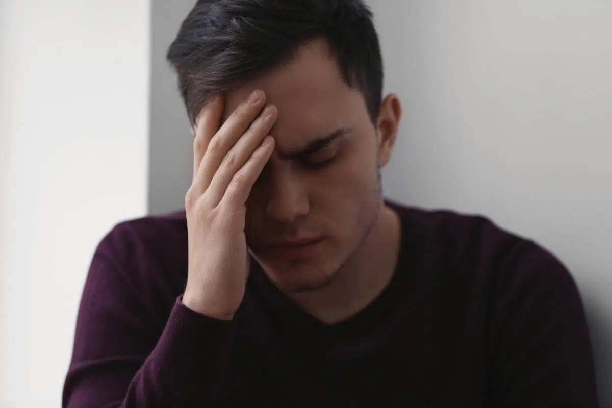 man suffers from the signs of crack addiction