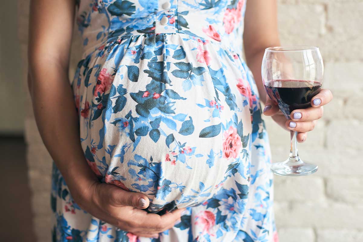 woman drinks wine while pregnant
