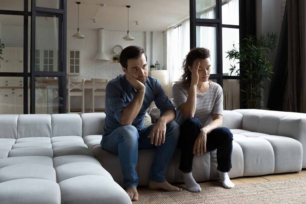 couple discovering the signs of cocaine addiction